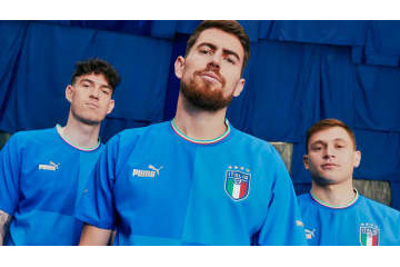 イタリア代表、2022新ユニフォームを発表！W杯優勝を祝う「4分割」デザイン 画像