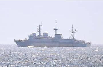 ロシア収集艦、津軽海峡抜ける 画像