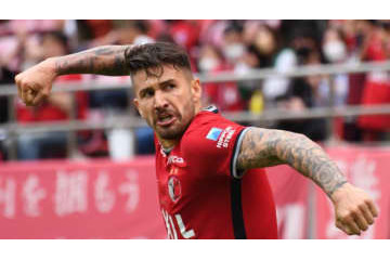 「100万回やって1回のやつ！」鹿島FWエヴェラウドの神ゴール、海外もザワつく 画像