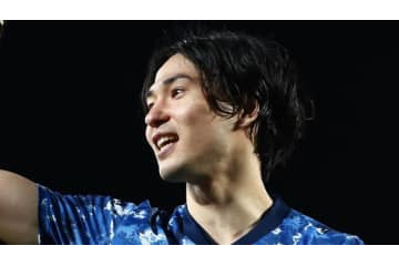 南野拓実、モナコ初練習でペシペシ叩かれたシーン 画像