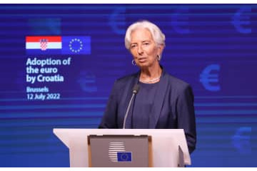 欧州中銀、11年ぶり利上げへ 画像