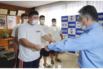 「相撲部監督の教え」で男児保護 画像