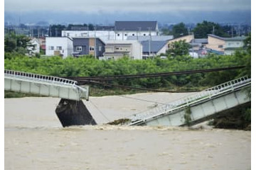 大雨で列車運休相次ぐ 画像