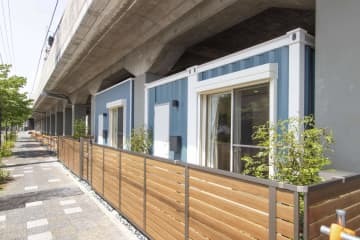 鉄道高架下が居住空間に 画像