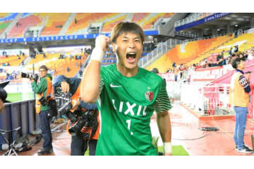 韓国人なのに韓国人に頭突き！内田篤人、鹿島の“勇者助っ人”たちを讃える 画像