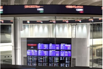 東証続伸、終値は2万8214円 画像