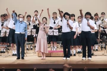 COWCOWが交通安全啓発 画像