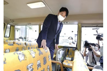 小倉担当相、通園バスの現場視察 画像