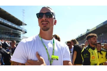 イブラヒモヴィッチ、おしりに彫った2つのタトゥーがすごい 画像