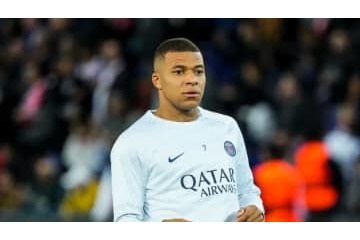 エムバペ騒動の質問、PSG監督がイラつく 「キスしてないけど仲良し」 画像