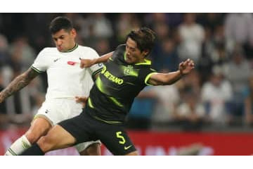 守田英正、CLトッテナム戦で負傷退場…コンテ監督も退場 画像