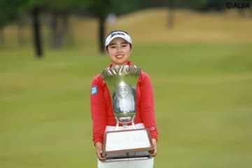 山下美夢有が史上最年少で年間女王戴冠　2差逆転の今季4勝目 画像