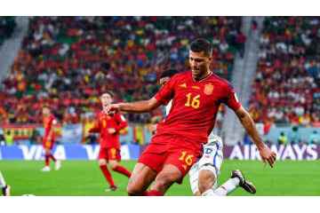 『偽4番』の時代？W杯で圧勝のスペイン代表、“ロドリCB”コンバートが話題 画像