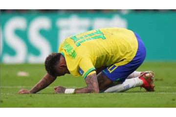 ネイマール、W杯で涙の負傷も国民から叩かれる…神メッシと王ロナウドとの”格差”に味方は同情 画像