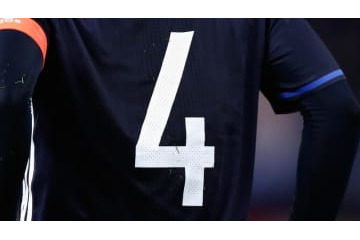 本田圭佑やペリシッチも！「背番号4」なのに攻撃の人だったスター10人 画像