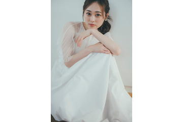 福原遥、シースルードレス姿で透明感溢れる 深田恭子との共演秘話も 画像