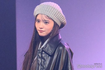 Girls2原田都愛、ほっそり美脚輝く 小物使いで魅せる＜TGC teen 2023 Winter＞ 画像