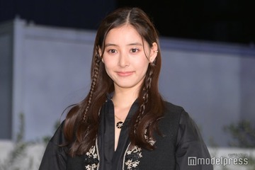 新木優子、ブラックドレスで表参道に舞い降りる「可愛い！」の声＜ディオールホリデーポップアップ＞ 画像