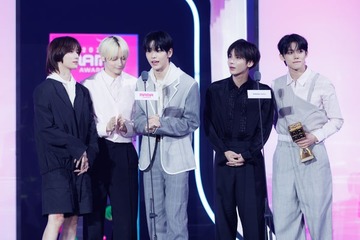 TXTスビン、色気漂う“ヘルメット外し”に悶絶の声止まず 2曲パワフルパフォーマンス＜2023 MAMA AWARDS DAY1＞ 画像