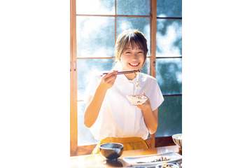 フジ小室瑛莉子アナ、初グラビアに挑戦「めざまし8」早朝の打ち合わせにも密着 画像