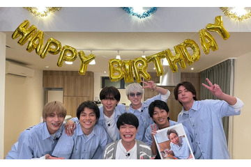 WEST.、“公式お兄ちゃん”川島明の誕生日パーティー開催 メンバー自腹のガチプレゼントも 画像