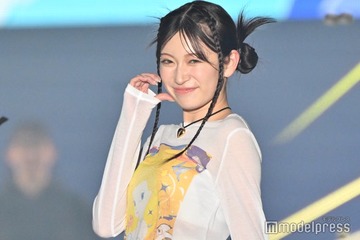 吉田朱里、“カチモリ”ツインが可愛い スラリ美脚も披露【TGC 和歌山 2024】 画像