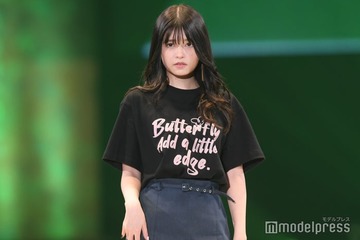 景井ひな、ミニスカから美脚スラリ 大ぶりピアスがアクセント【札幌コレクション2024SS】 画像