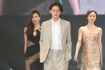 北海道出身・三崎優太、美乳美女と登場 凱旋ランウェイに喜び「北海道に生まれてよかった」【札幌コレクション2024SS】 画像