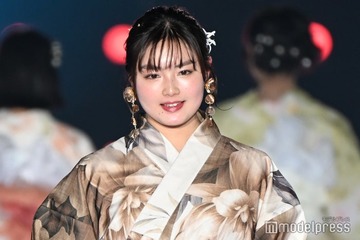 箭内夢菜、シックな浴衣姿披露 大ぶりアクセサリーが大人な雰囲気【関西コレクション 2024 S／S】 画像