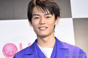 日向亘、2人の大物俳優との誕生日会ショットが話題「豪華すぎる」「羨ましい」 画像