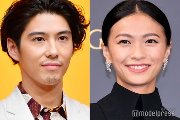 賀来賢人「榮倉奈々さん発見」思わぬ“遭遇”ショットに「確かに似てる」「夫婦ラブラブ」反響続々 画像