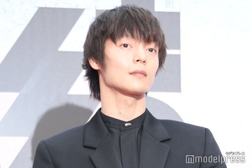 窪田正孝「1人じゃないと思える瞬間を一緒に作れるパートナー」家族の大事さ語る ブラックスーツでレッドカーペッド登場【カルティエと日本 半世紀のあゆみ「結 MUSUBI」展 ― 美と芸術をめぐる対話】 画像