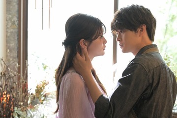 「くる恋」瀬戸康史、“花びらキス”でアドリブ 2つの胸キュンシーン裏話【八木亜未PインタビューVol.3】 画像