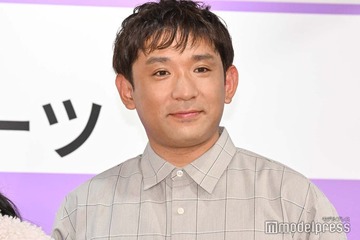 アルコ＆ピース酒井健太、家族写真公開 美人女子アナ妻・長女・次女の姿に「素敵」「微笑ましい」の声 画像