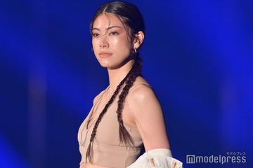 森星、変形水着で美ボディ披露「脚長い」「憧れのスタイル」と反響 画像