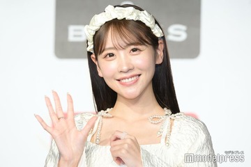 FRUITS ZIPPER櫻井優衣、肌見せディズニーコーデ披露「いつもと雰囲気違う」「透明感すごい」の声 画像