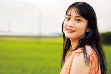 「ラブライブ！」声優・小泉萌香、ノースリーブ姿で透明感溢れる 画像