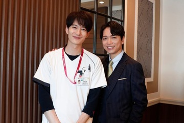 山崎育三郎、岡田将生と再共演で“最大の敵”に 物語をかき乱す「まーくんに思いっきり熱をぶつけていきたい」【ザ・トラベルナース】 画像