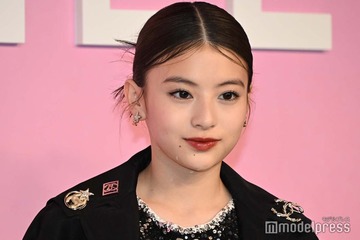 出口夏希、全身CHANELで美脚披露「女神」「美しすぎる」の声 画像