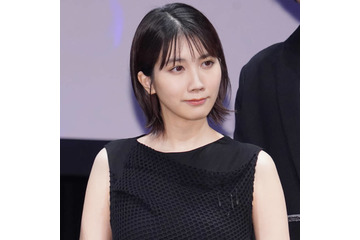 「お腹割れてる！」松本穂香、美腹筋＆背中際立つ肌見せSHOTに絶賛の声「素晴らしいです」 画像