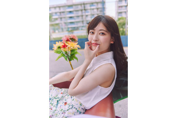乃木坂46岩本蓮加、ノースリーブ姿で“彼女感”溢れる 1st写真集先行カット第5弾解禁 画像