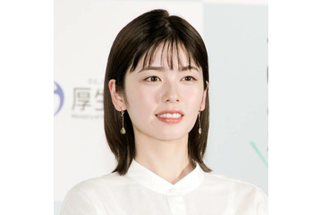 「ポーチの癖が！」小芝風花、やす子と一緒にお出かけ！？お茶目SHOTに反響「何もかも可愛い」 画像