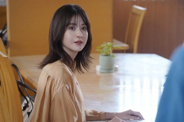 【わたしの宝物 第1話】美羽（松本若菜）、幼なじみ・稜（深澤辰哉）と中学生ぶりの再会 画像