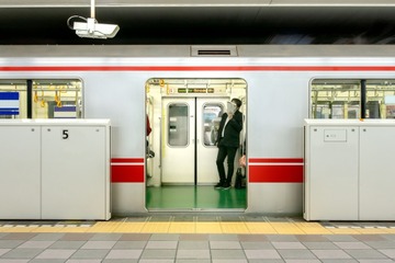 【駅で】好きな相手とのデートに遅れる！？次の瞬間、駅員さんの”神対応”で「最高の一日なった」 画像