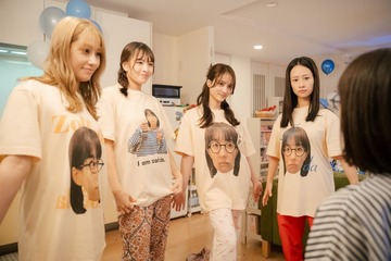 つづ井さん、オタク友達へサプライズ 独特すぎるグッズ公開【モデルプレス独占】 画像