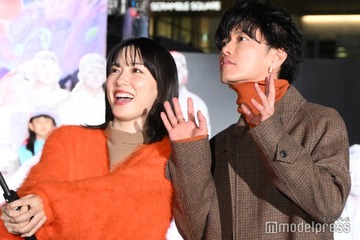 永野芽郁＆佐藤健、ハロウィンパーティーにお揃いで登場「健さんが一緒にオレンジを着たいって言った」【はたらく細胞】 画像