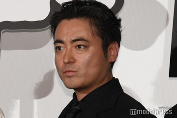 山田孝之、エキストラで撮影現場訪れていた 吉岡里帆が明かす「びっくりしました」【正体】 画像