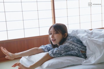 後藤真希、ランジェリー姿で美ボディ輝く デビュー25周年記念写真集発売前“重版”決定＆先行カット解禁【flos】 画像