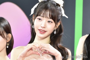 IVEウォニョン、美ウエストちらり ドール風衣装に反響「本当にお人形みたい」「スタイル抜群」 画像