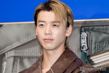 竹内涼真、鍛え上げられた腹筋披露 着替え中の写真が「バキバキですごい」と話題 画像